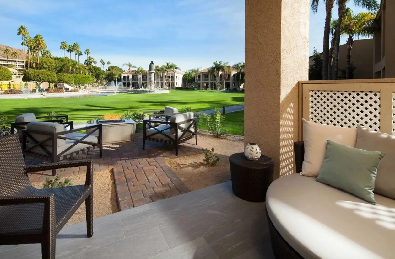 the-phoenician-Casita-Suite-Patio_Fire-Table